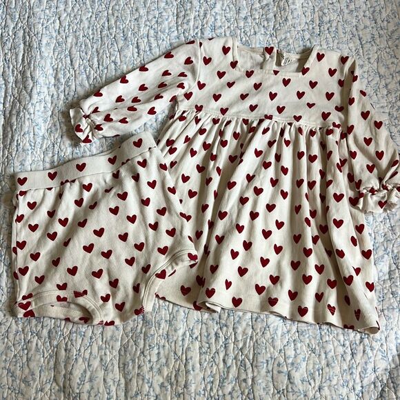 kate quinn Other - Kate quinn organics ribbed heart dress/bloomer set
